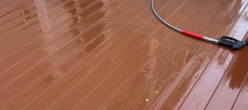 The same red deck rinsed and wet after washing